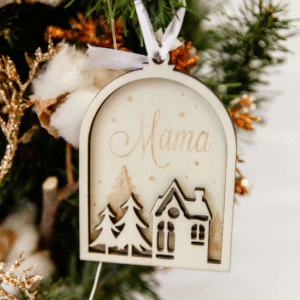 Kerstbal huisje en kerstbomen