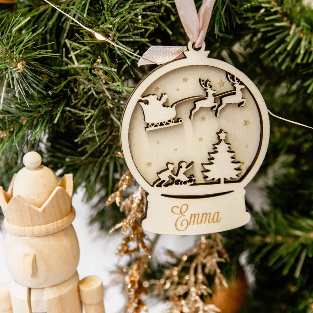 Kerstbal slee en kerstboom